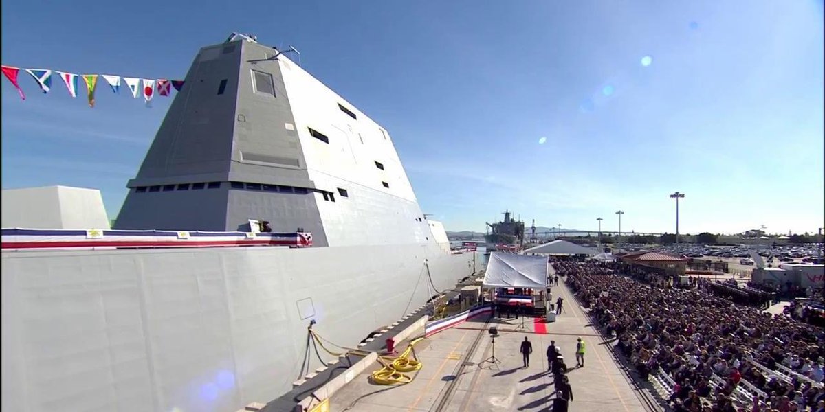 美国海军第二艘朱姆沃尔特级驱逐舰正式服役