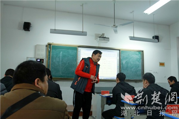 湖北省足球E级教练员培训班在丹江口思源学校