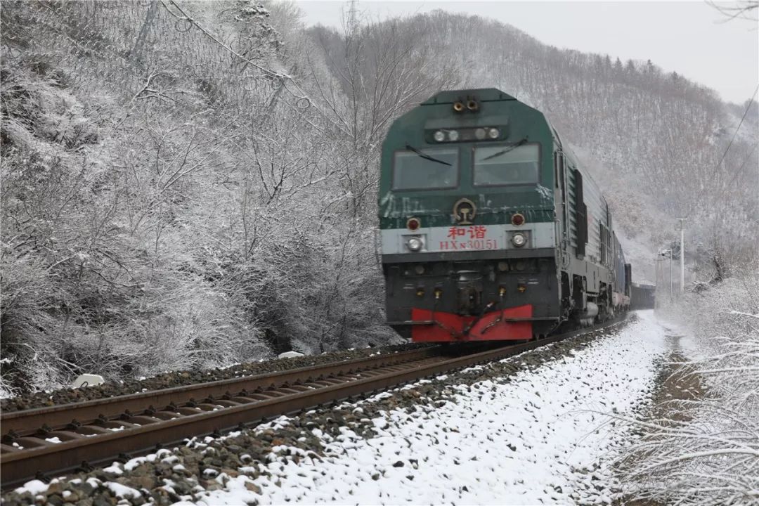 大雪突降,铁路"拆弹部队"紧急出动