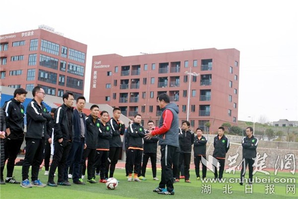 湖北省足球E级教练员培训班在丹江口思源学校