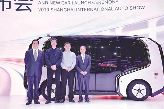 国内首台5G自动驾驶汽车亮相 由东风和华为合作研发 将成为武汉军运会摆渡车