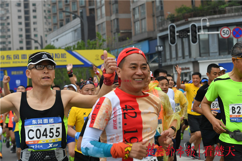 奔跑吧!2019武汉马拉松激情开跑