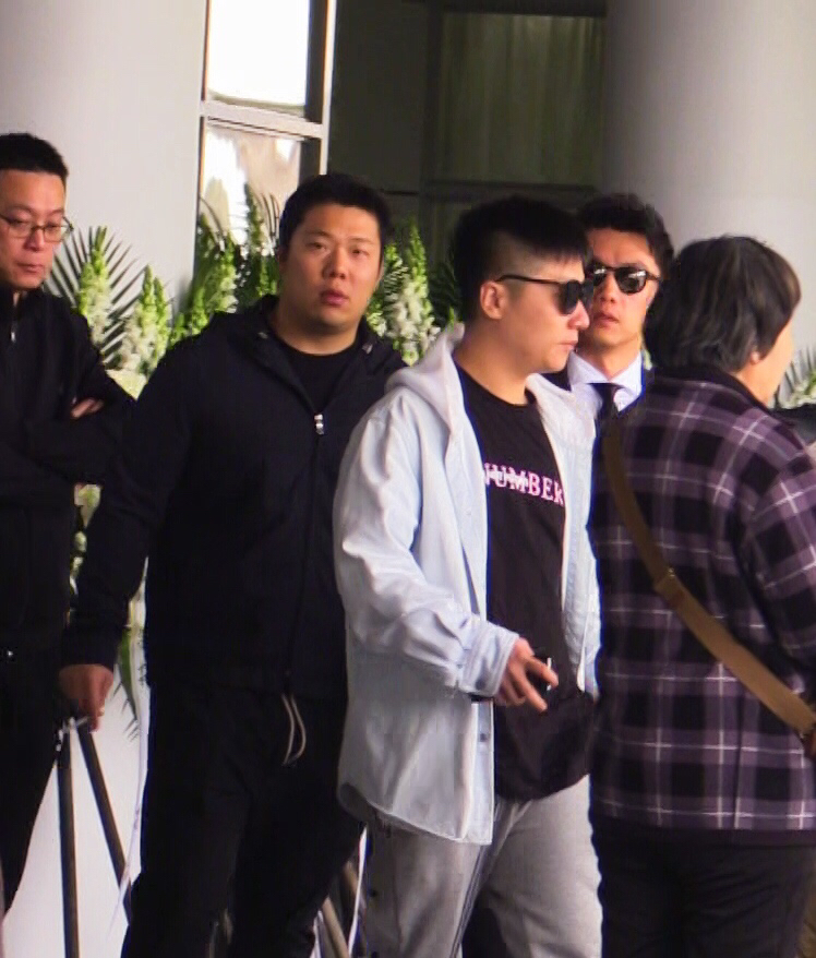 有情义!郑恺现身前女友程晓玥母亲的葬礼