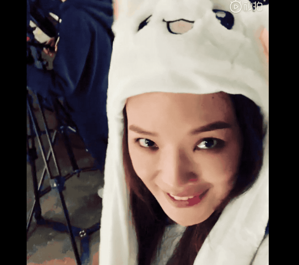 舒淇戴毛茸茸兔耳朵卖萌 自行配乐超可爱仍似少女