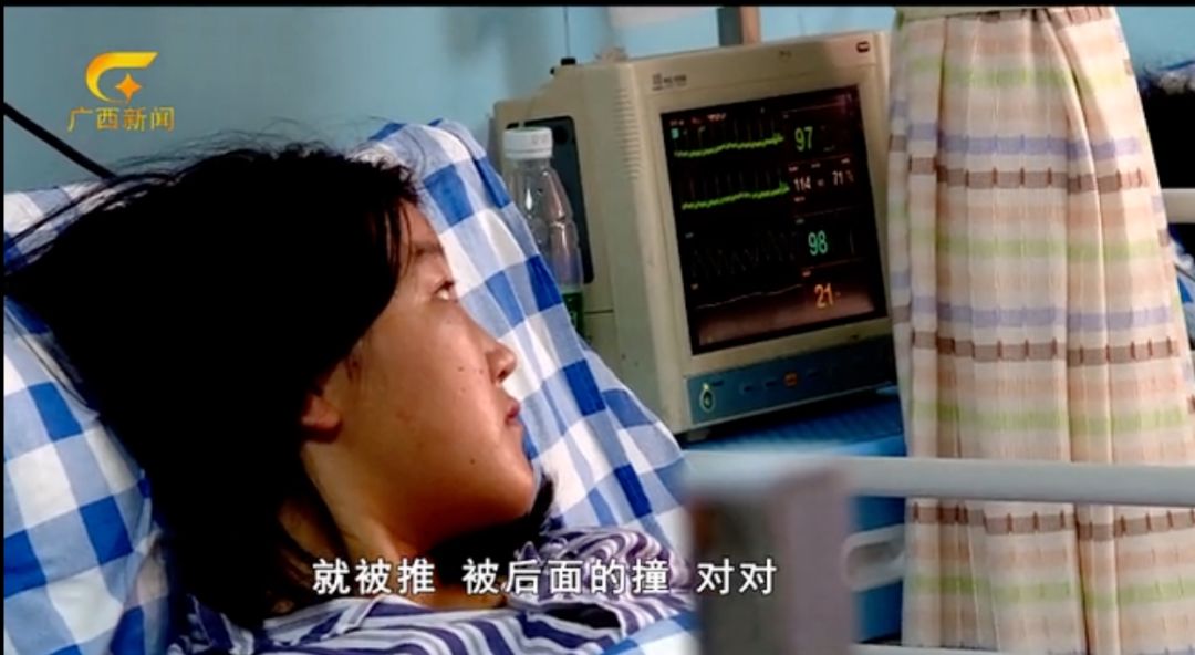 可怕！玻璃滑道护栏被撞破致人死伤，旅客回想惊魂瞬间