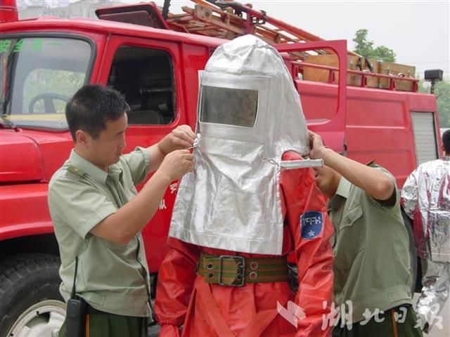 星空体育网站：叹为观止！“扒一扒”湖北消防装备发展史(图2)