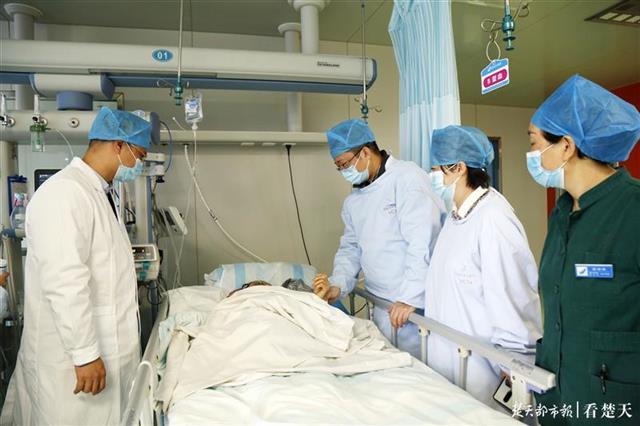 武大人民医院健康扶贫“出新招”, 500公里外开展腔镜“云手术”