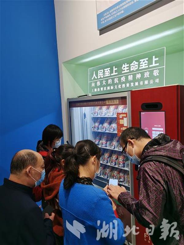 1号站平台代理扫码领展览纪念口罩受欢迎