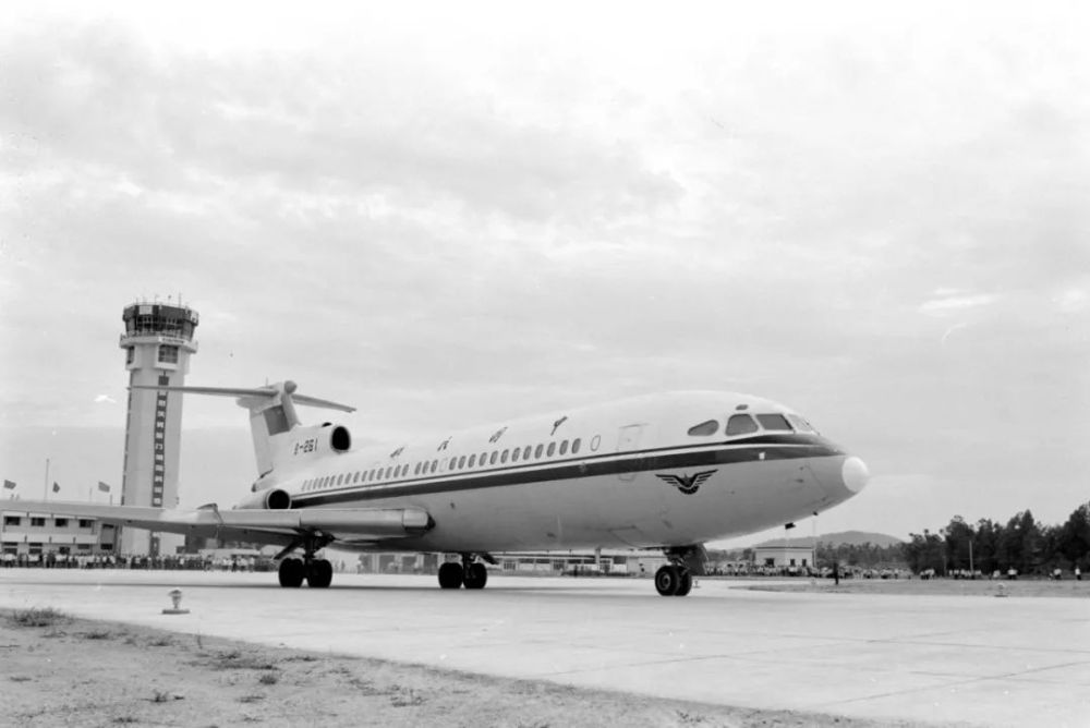 航空公司开幕猜一个成语_成语故事图片(2)
