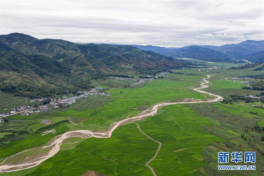 昭觉县人口_鸟瞰大凉山腹地昭觉县 图片频道