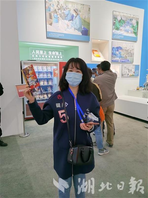 1号站平台代理扫码领展览纪念口罩受欢迎