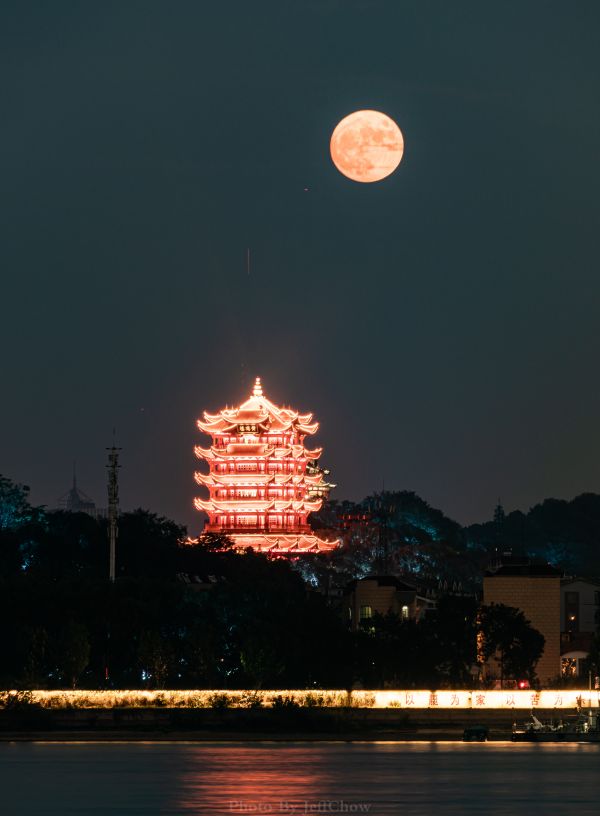 中秋,皓月与武汉地标同框