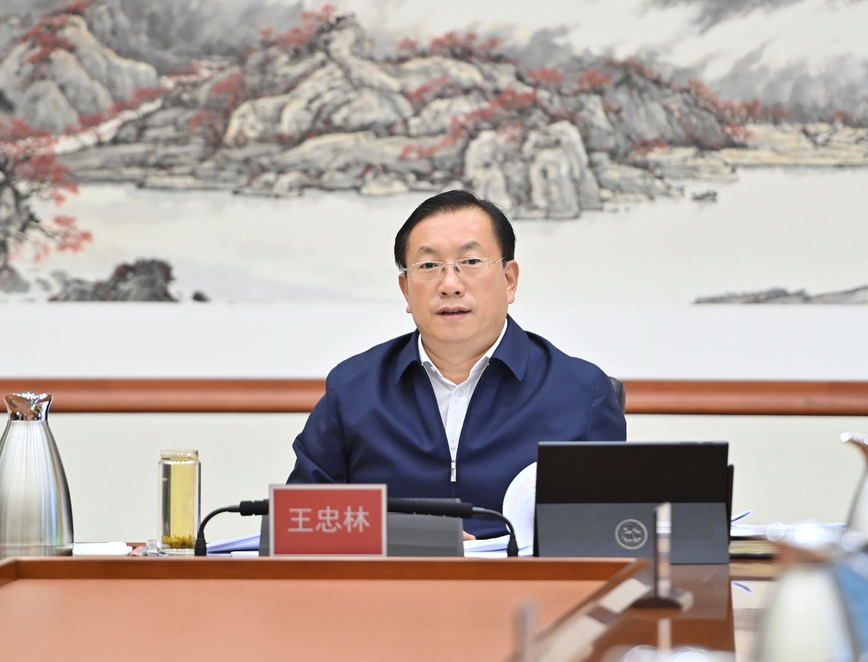 武汉召开市委常委会会议，发挥长江经济带核心城市作用，推动长江经济带高质量发展
