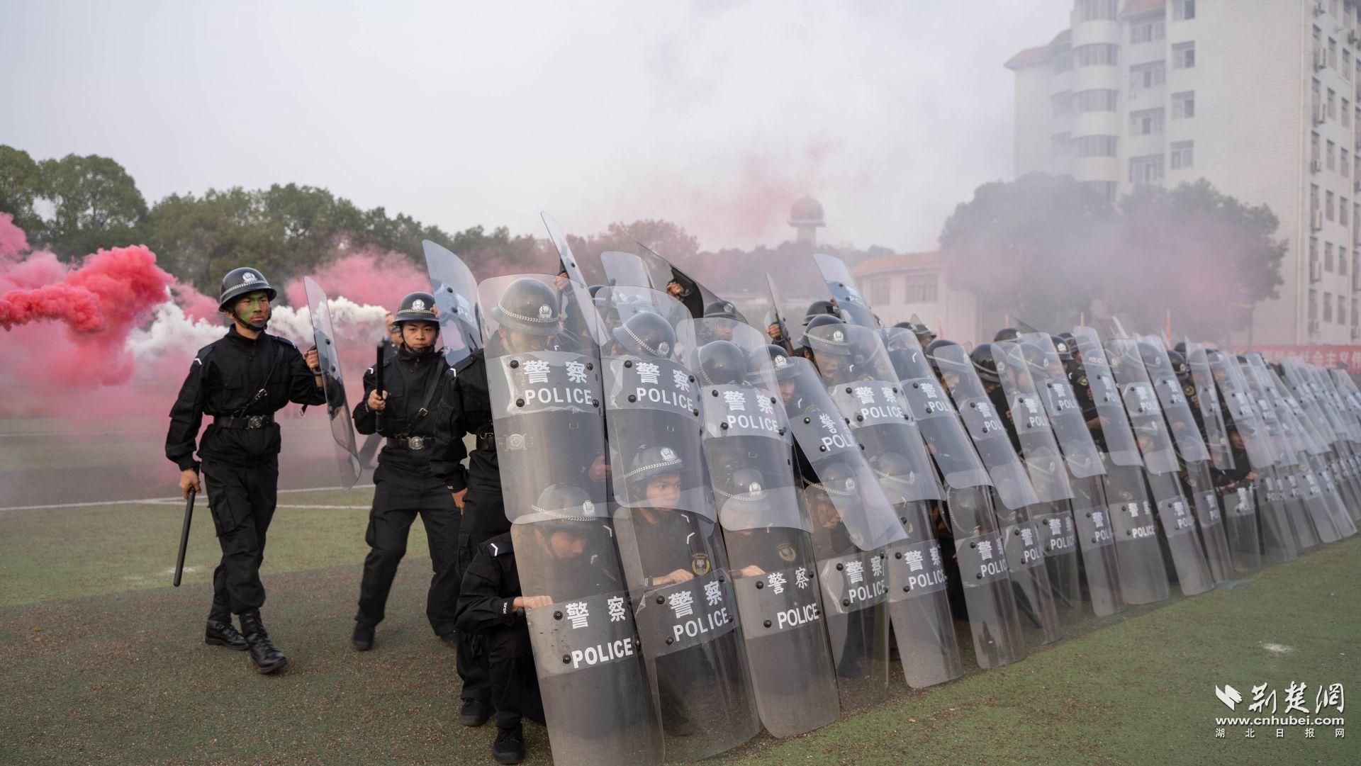 武汉警官职业学院举行2020新生军训阅警式(图6)