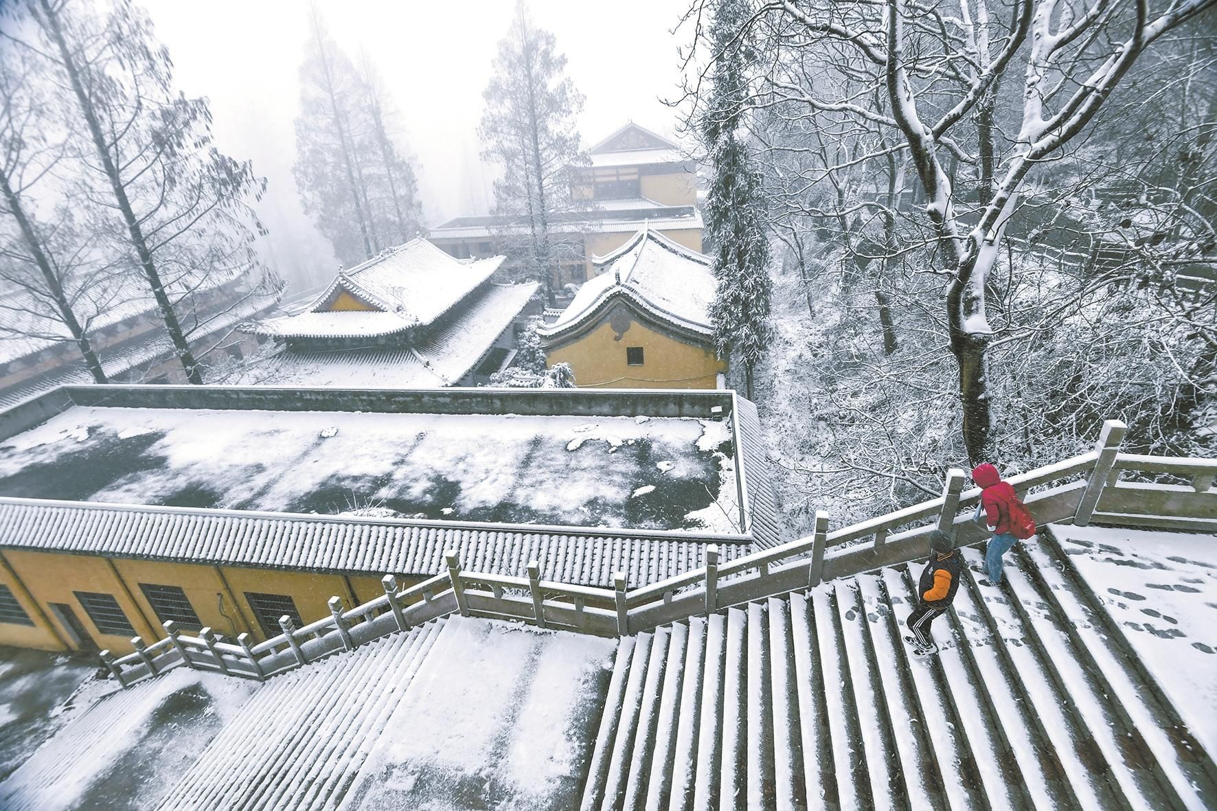 大雪横飞舞江城 放晴三天迎新年