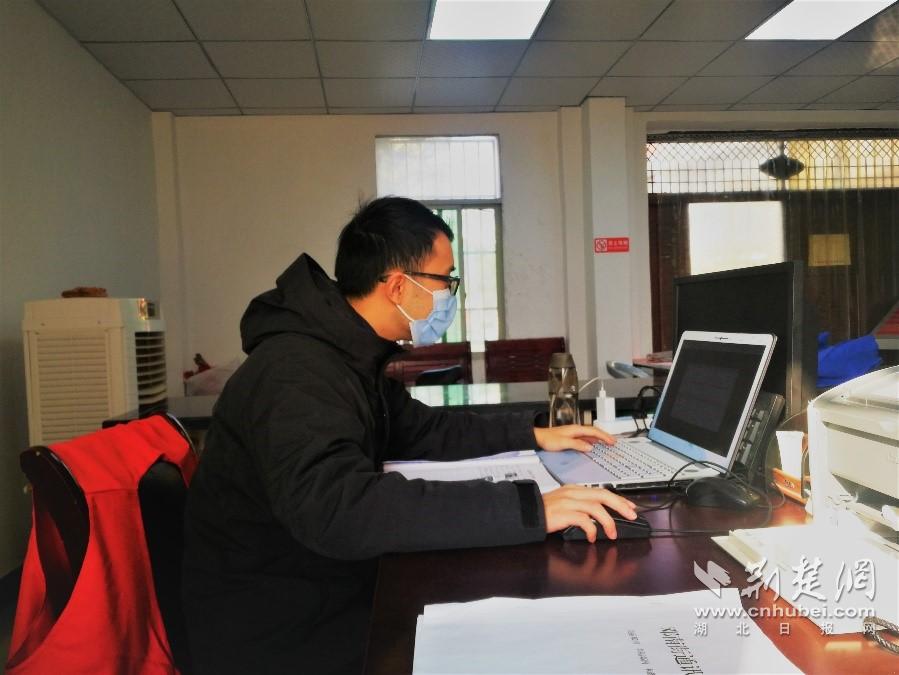 1号站代理开户武汉邓南街:居民企业助力 共同推进人口普查