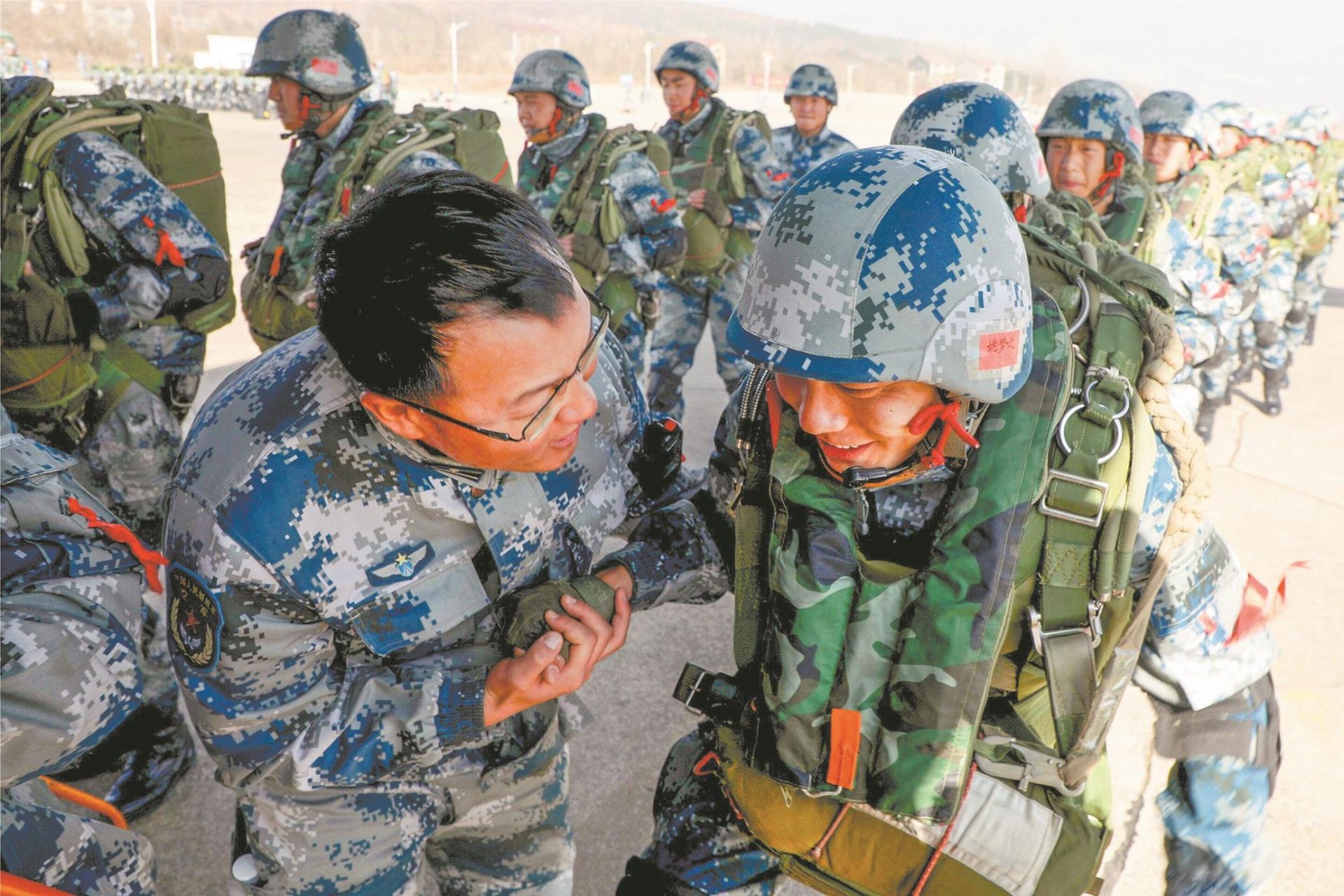 从汶川大地震到武汉抗疫 空降兵部队来了一名四川硕士