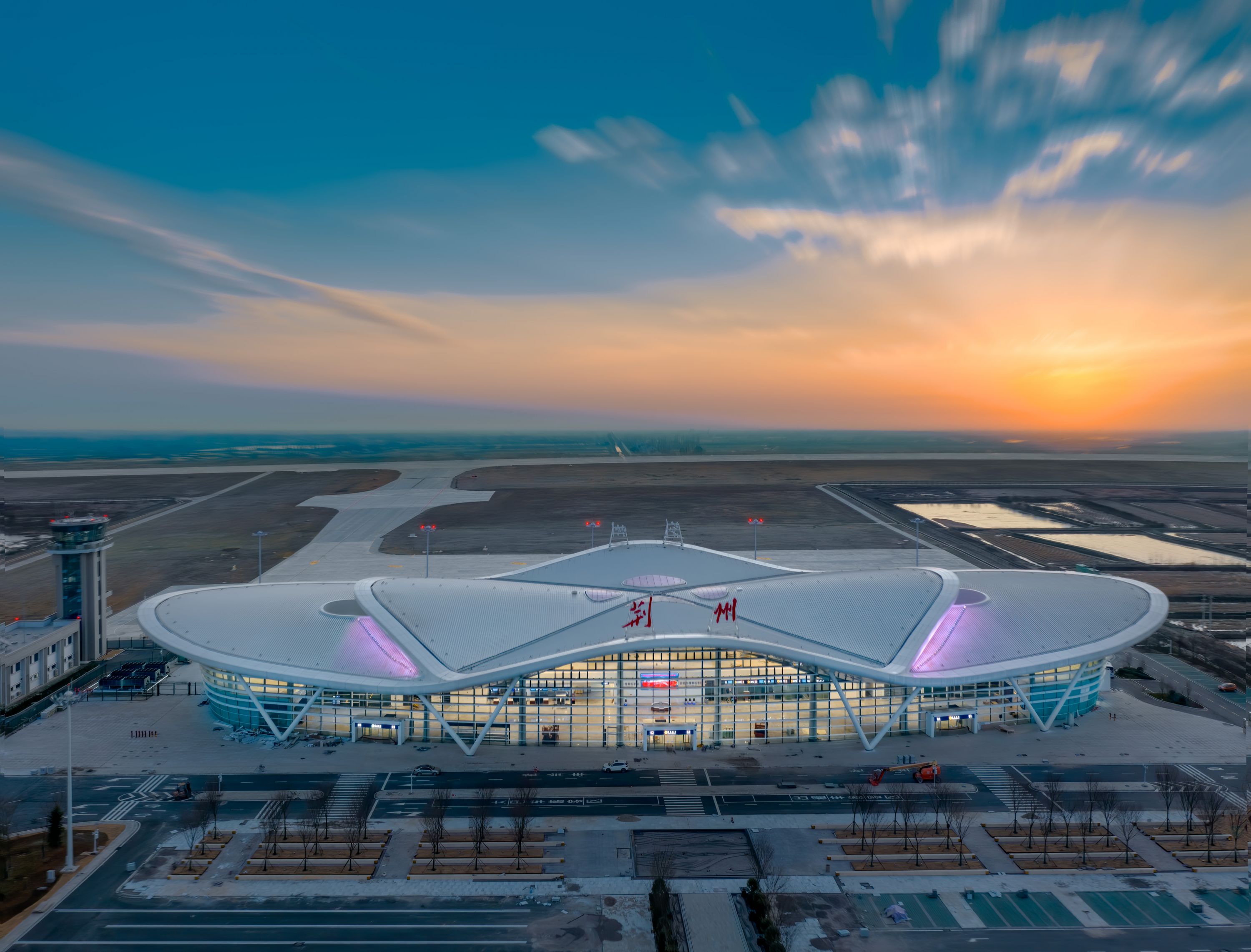 荆州机场迎来首个客运航班,飞广州1小时45分钟