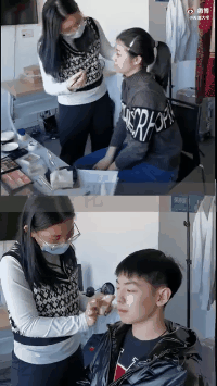 亮眼高校为大学生拍贺岁写真照满屏笑容