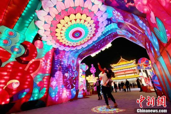 2021辛丑年西安城墙新春灯会正式"点灯"