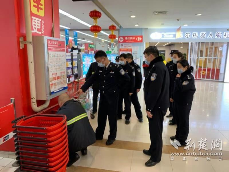 春节期间，武汉警方每天将有万余警力坚守在岗