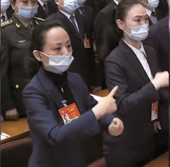 邰丽华手语"唱"国歌感动全国