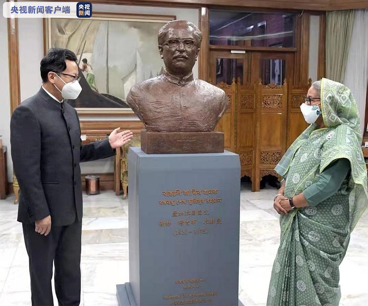 中国向孟加拉国赠送孟加拉国国父塑像