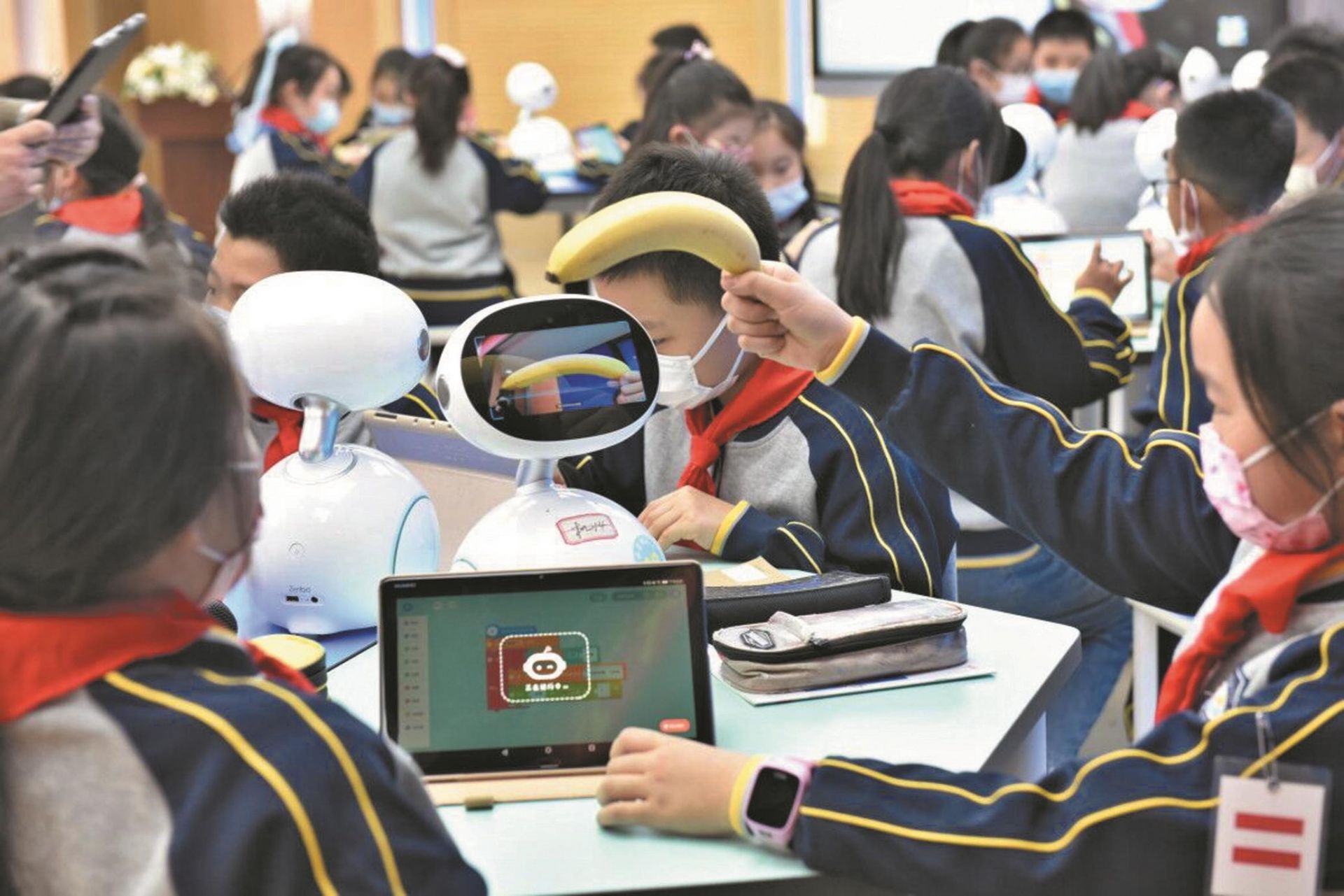 武汉中小学兴起人工智能课 学生接受程度超过预期”