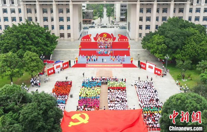 广西大学生唱山歌花式告白庆祝建党100周年