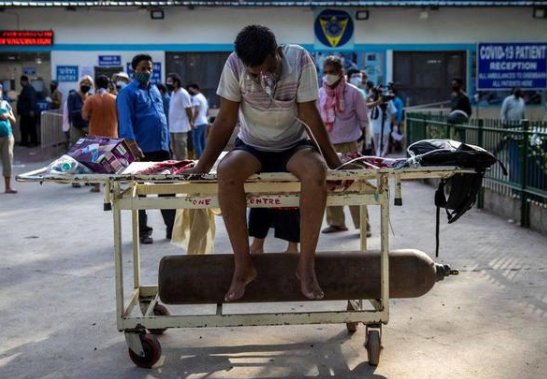 为什么医院的氧气好“人间炼狱”！氧气耗尽、火葬场遗体堆积、当街焚尸……_https://www.jmylbn.com_新闻资讯_第4张