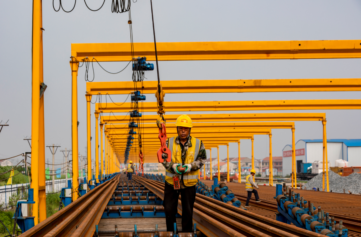 安九高铁湖北段与安徽段顺利接轨,湖北段正线铺轨进度已完成98%(最新发布)