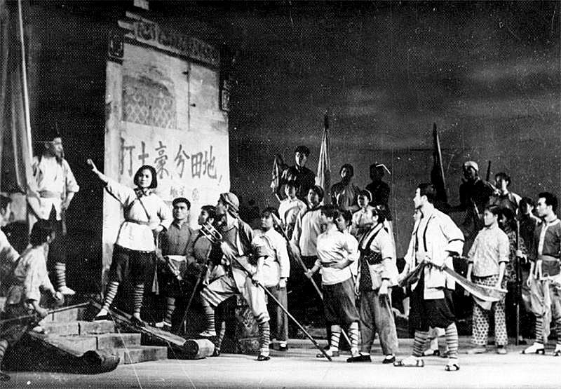 1959年进京首演便誉满神州,60多年来复排3次 传唱不衰 洪湖赤卫队 中国民族歌剧的瑰宝