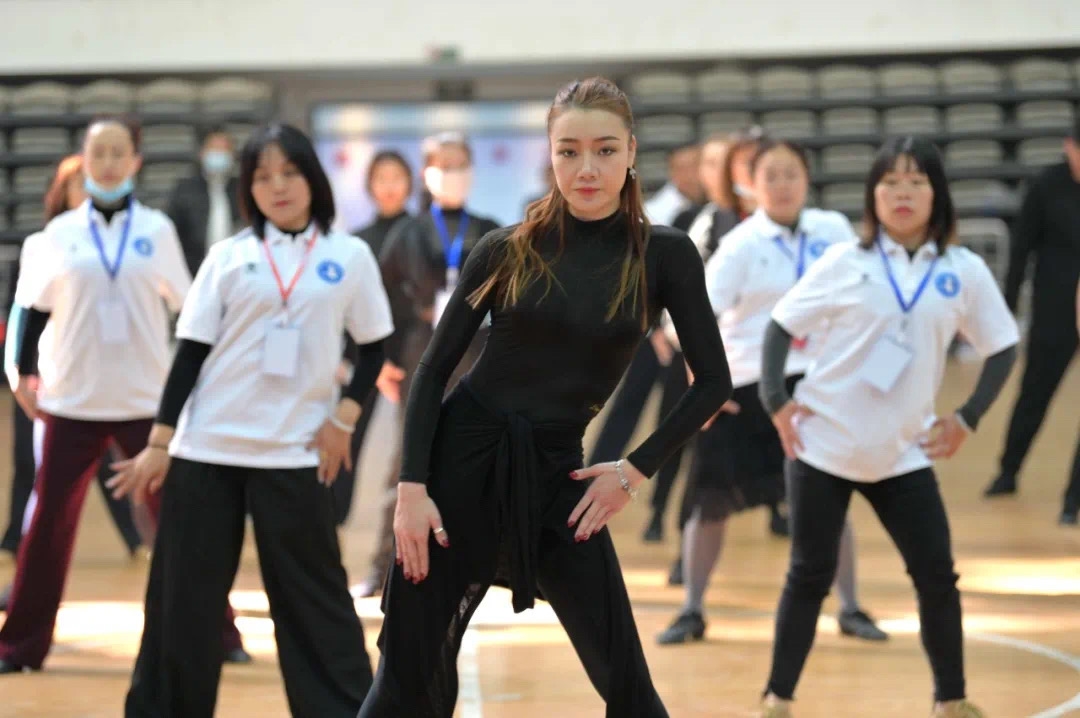 春风中 体育与舞蹈完美融合 2021年湖北省舞蹈公益课来了
