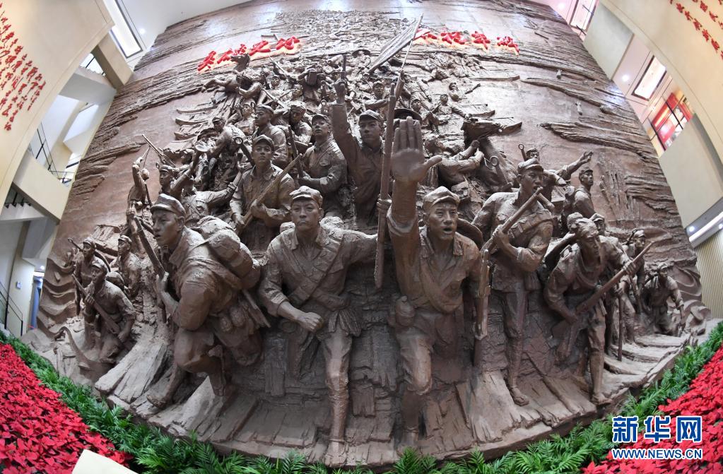 这是广西桂林全州县红军长征湘江战役纪念馆内的雕塑(4月26日摄).