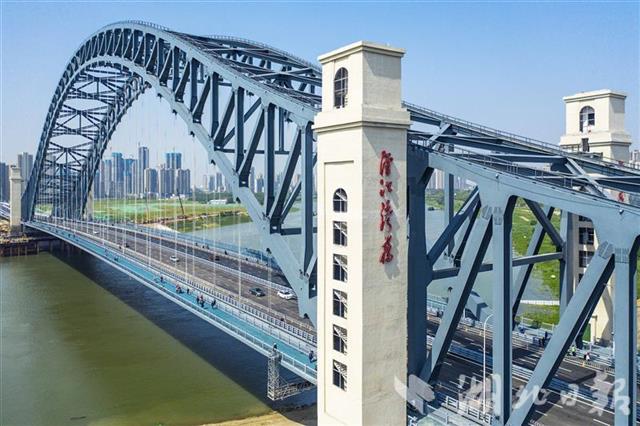(湖北日报全媒记者梅涛 通讯员 张静 摄)汉江湾桥位于武汉知音桥和