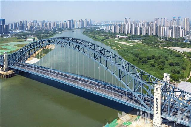 (湖北日报全媒记者梅涛 通讯员 张静 摄)汉江湾桥位于武汉知音桥和