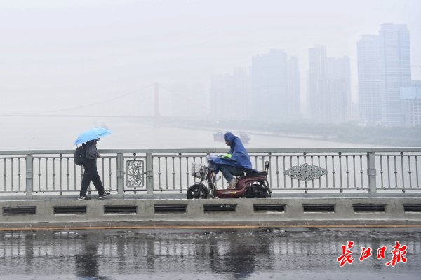 明后两天武汉继续下雨周日最低温降至20以下