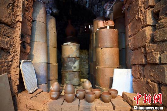 广西钦州千年坭兴陶古龙窑开窑