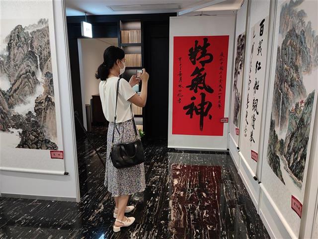 庆祝建党百年 武汉名人名家书画作品邀请展开展