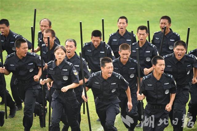 武汉辅警招聘_再别抱怨辅警工资低,做到这一点收入过万元(2)