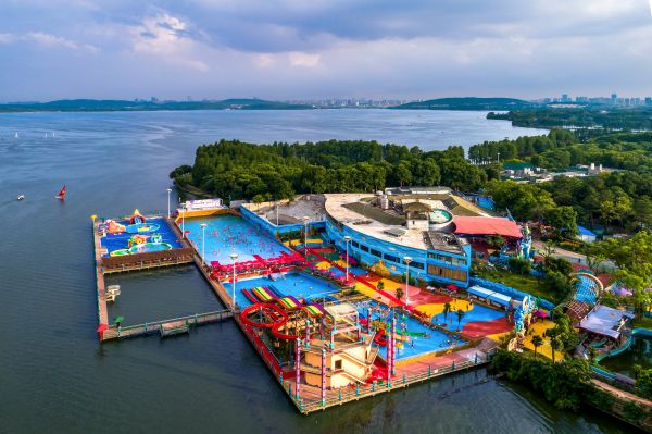 东湖海洋乐园欢乐水世界今日开园