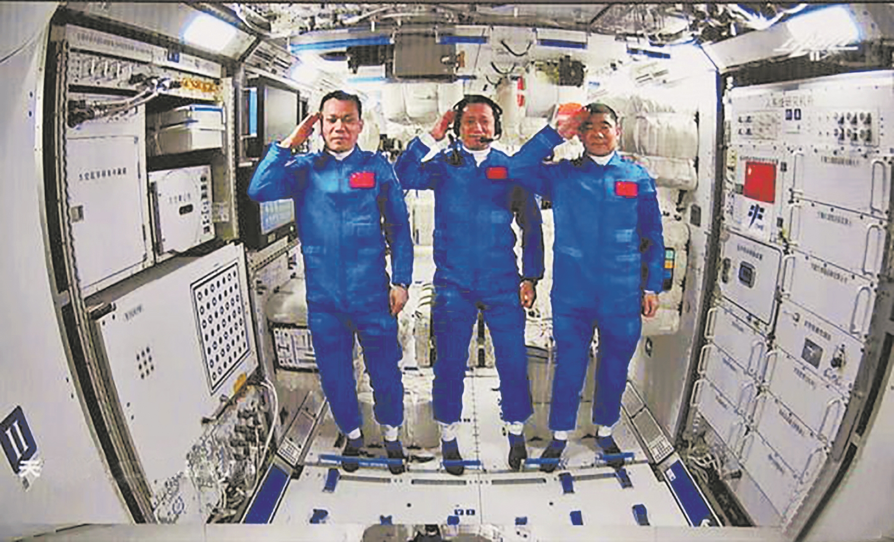 北京时间2021年6月17日18时48分,神舟十二号3名航天员聂海胜,刘伯明