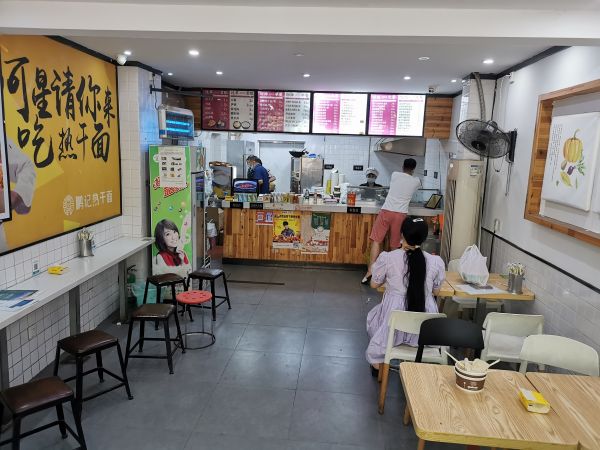 店面改头换面,店内干净整洁,后厨焕然一新,东湖高新区"三小"行业提升