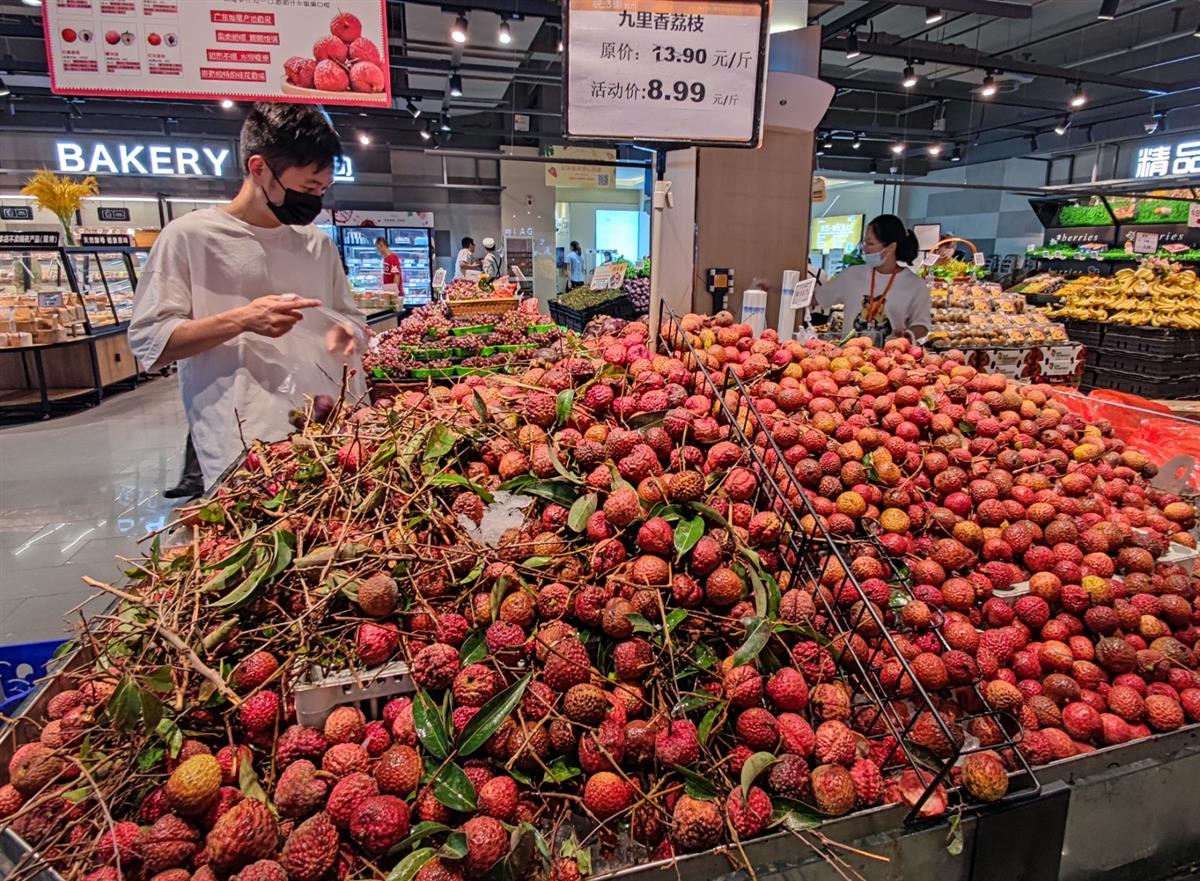 开云集团供应数量品类充足连续阴雨抑制消费需求江城水果市场行情走低(图5)