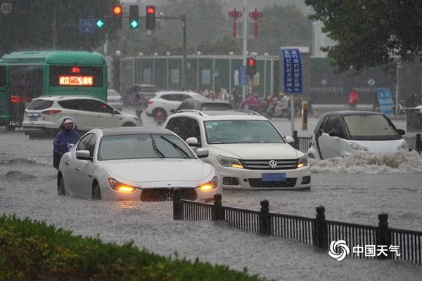 六问河南特大暴雨:这里为何成为全国强降雨中心?