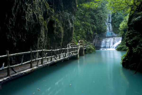 推介会现场,保康文旅局推介了尧治河,五道峡,九路寨,黄龙观,横冲,龙