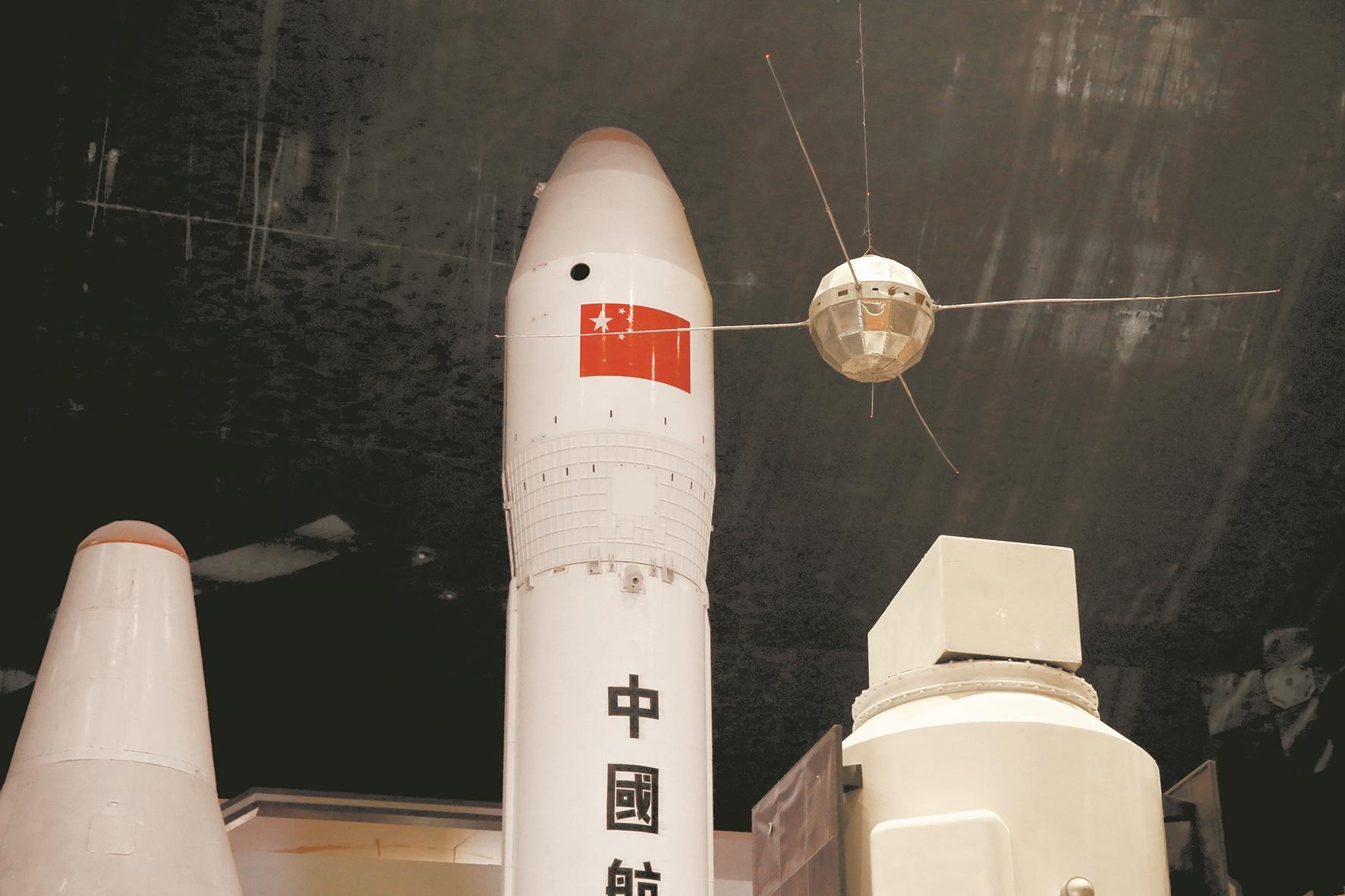 1970年4月24日，我国第一颗人造地球卫星“东方红一号”发射成功！|东方红|发射成功|一号_新浪新闻