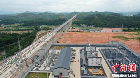 赣深铁路首座220千伏牵引变电所受电成功
