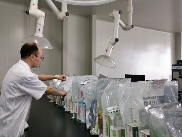 什么是合格的医疗器械武汉药品医疗器械检验所李恒，国门把关退回不合格进口药材_https://www.jmylbn.com_新闻资讯_第2张
