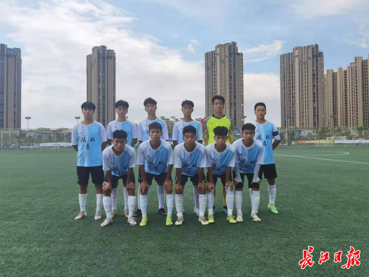 创造历史最好成绩的武汉中学生足球队里,这些小球员都出自江汉